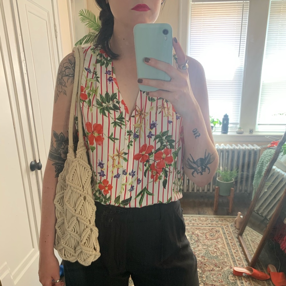 Sleeveless blouse